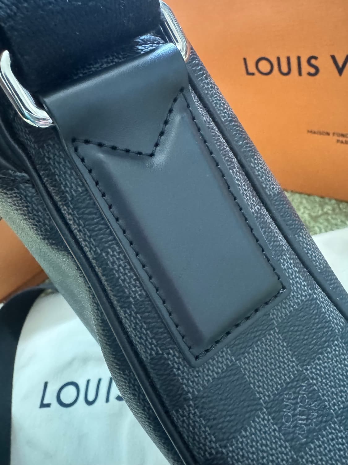 정품 루이비통 가방 크로스백 디스트릭스 상품이미지6