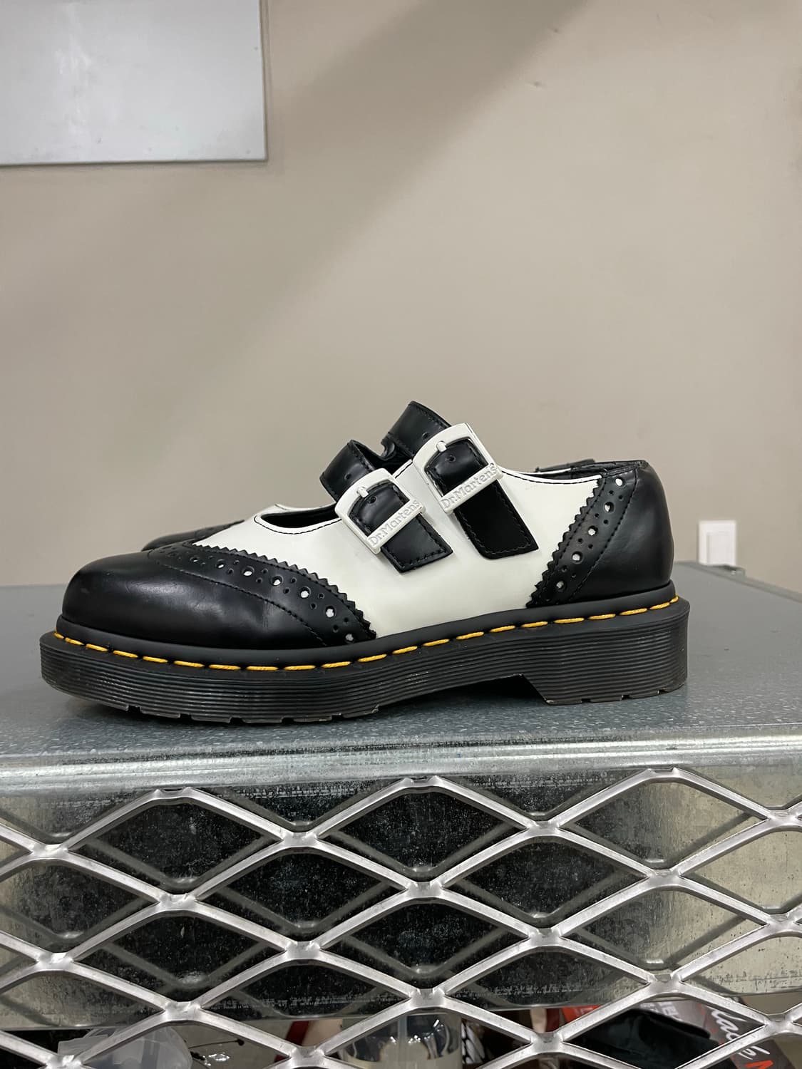 닥터마틴 아데나 2 블랙 앤 화이트 UK4 상품이미지1