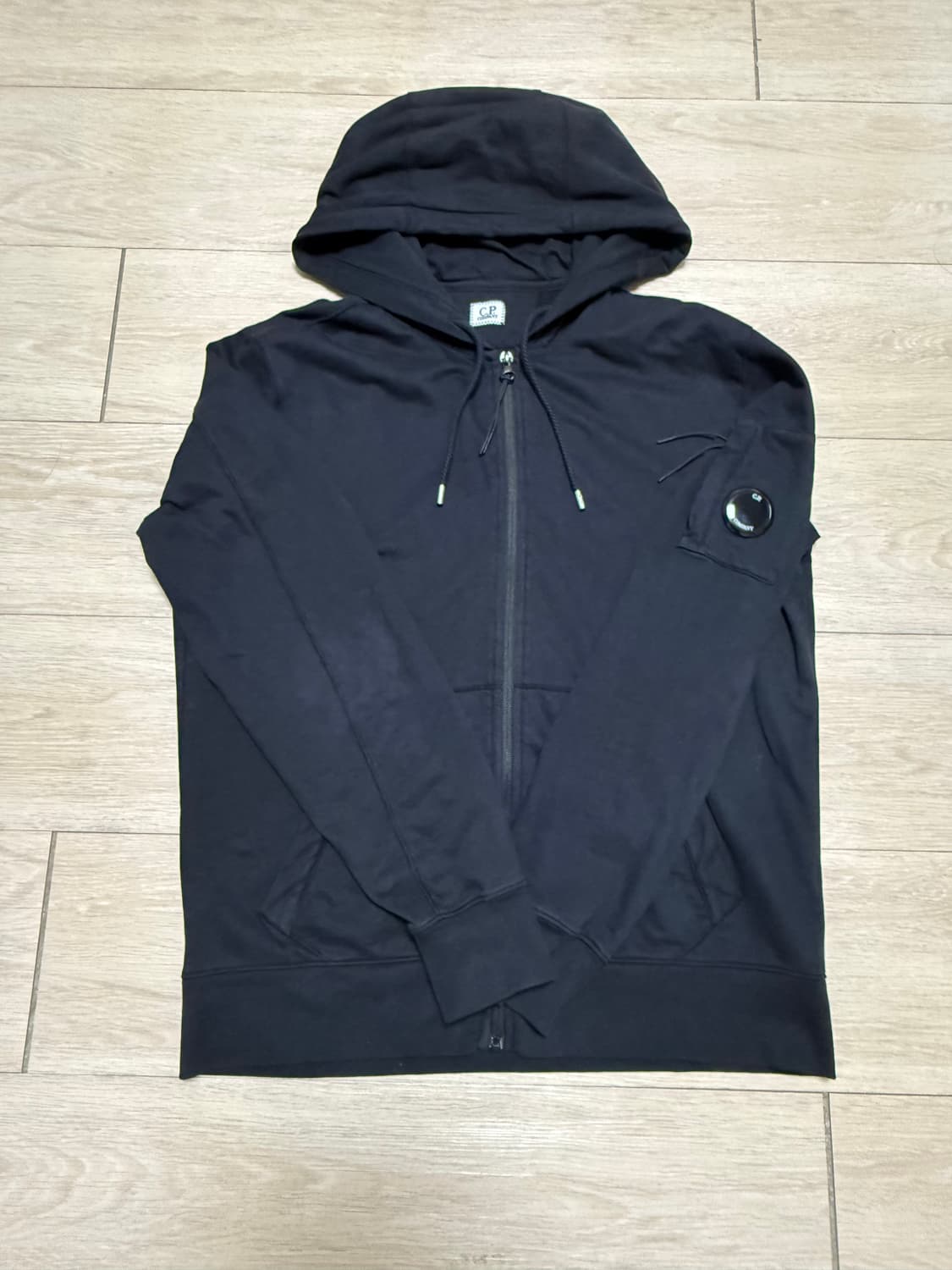 26ss cp컴퍼니 후드집업 블랙 색상 L사이즈 상품이미지2