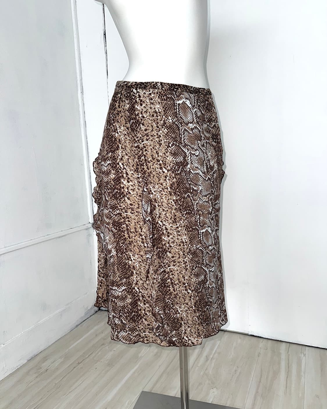 Ruffle Detail Python Midi Skirt 상품이미지1