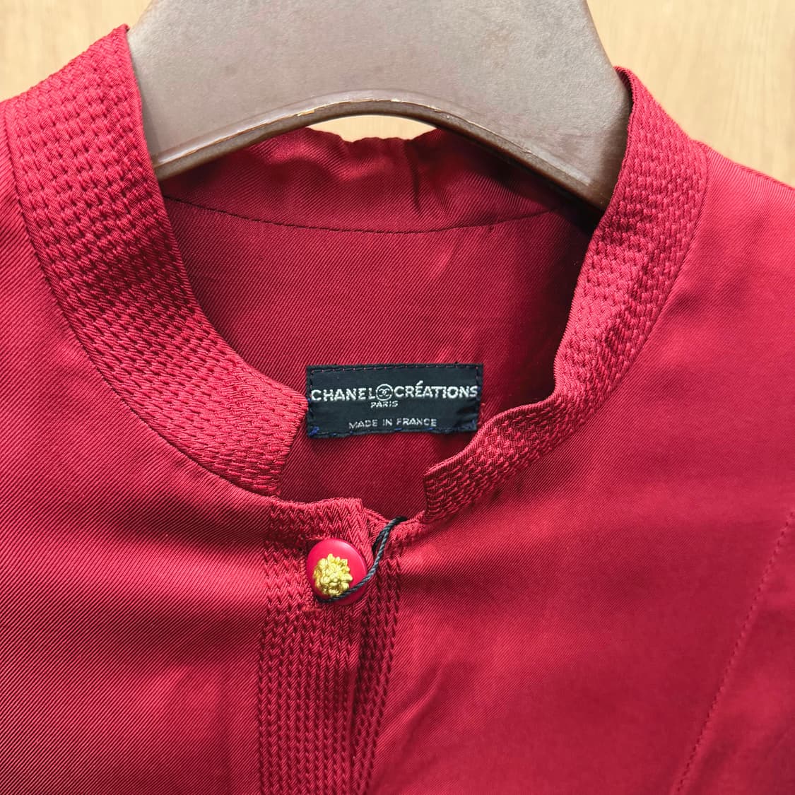 샤넬 실크 노카라 자켓 A라인 스커트 셋업 골드 버튼 플리츠 디테일 레드 상품이미지6