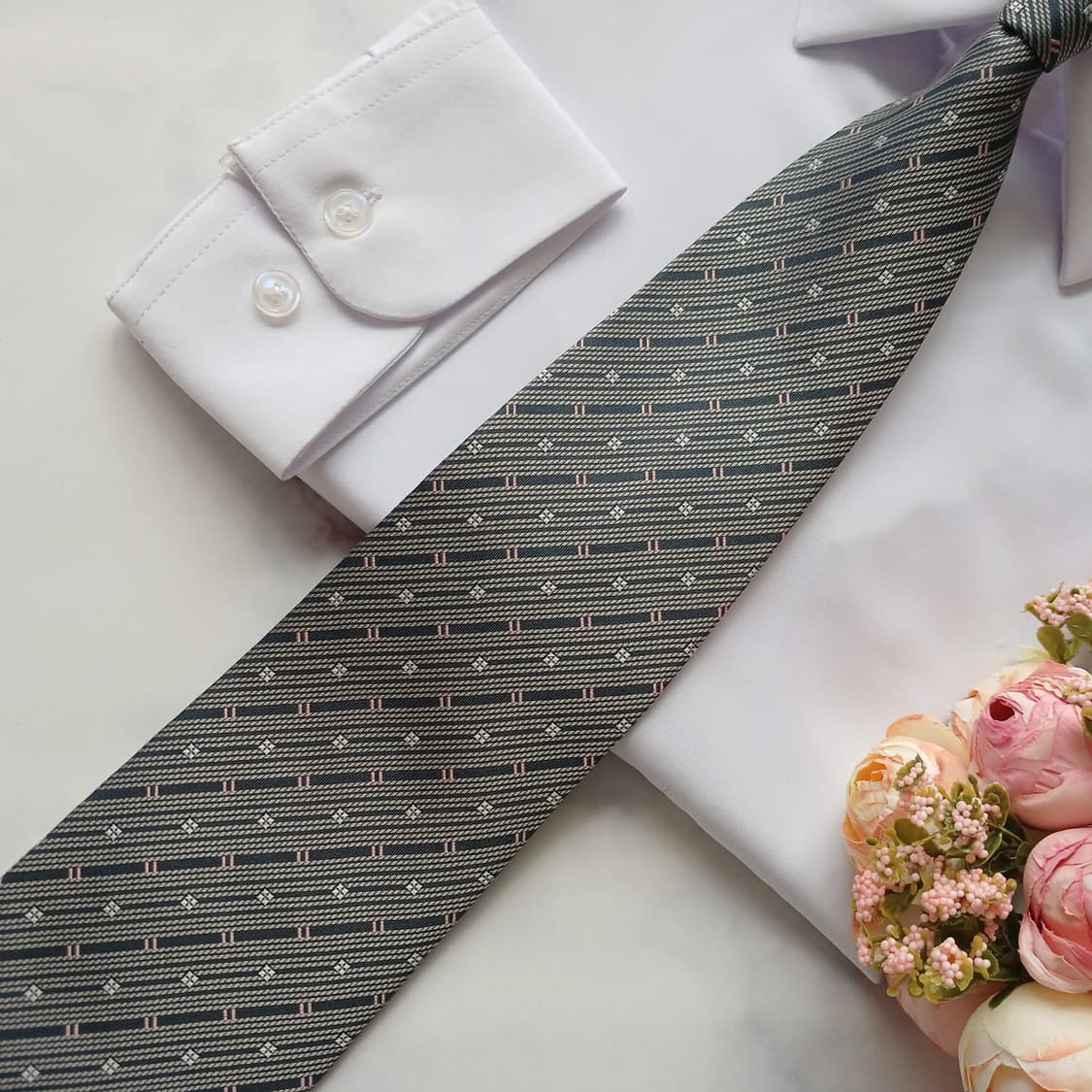 아쿠아스큐텀 실크 실버 패턴 넥타이 9.7cm B등급 e784
 상품이미지4