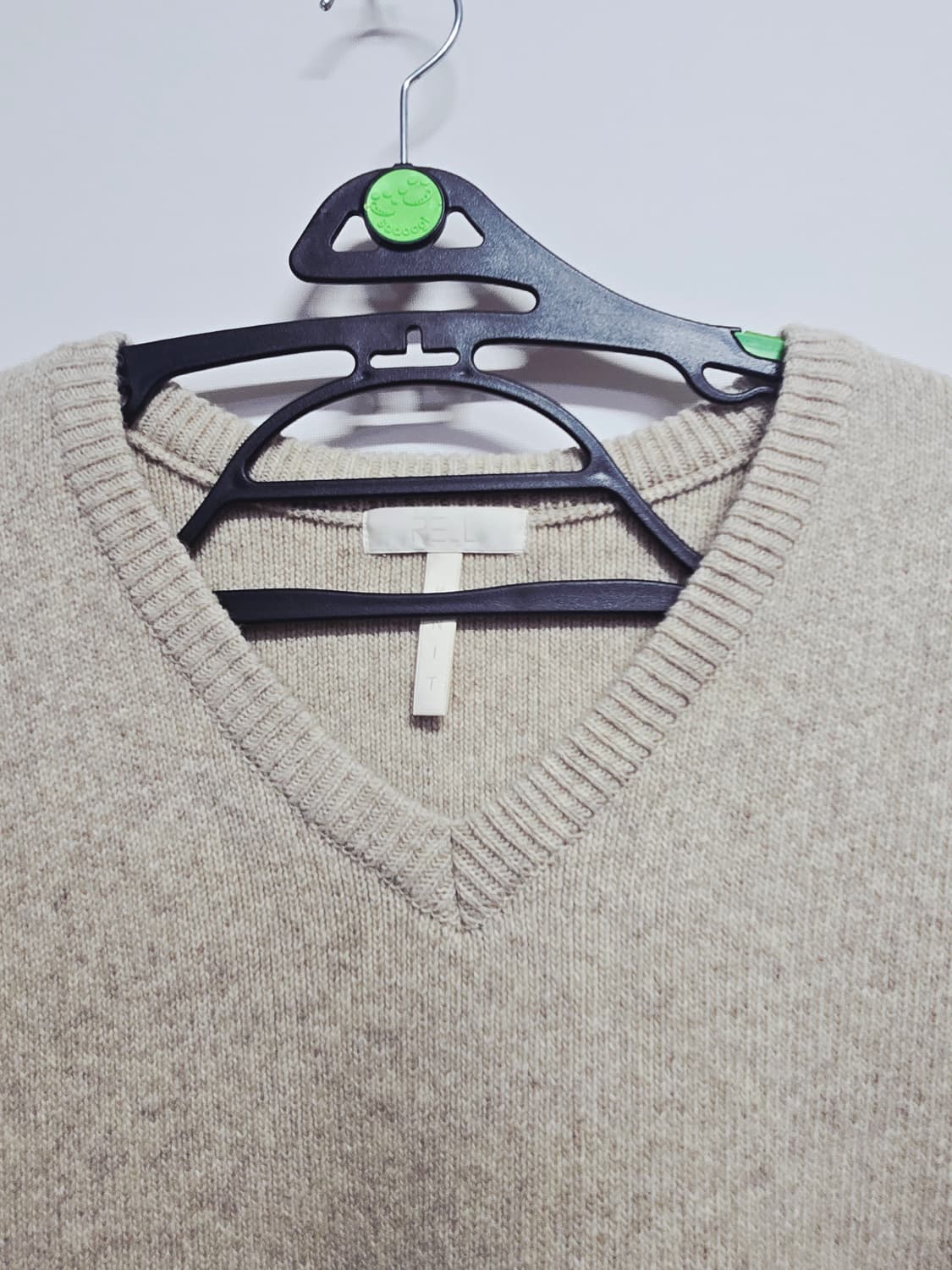 RE_L 리엘 브이넥 니트 조끼 베이지 FREE 상품이미지2