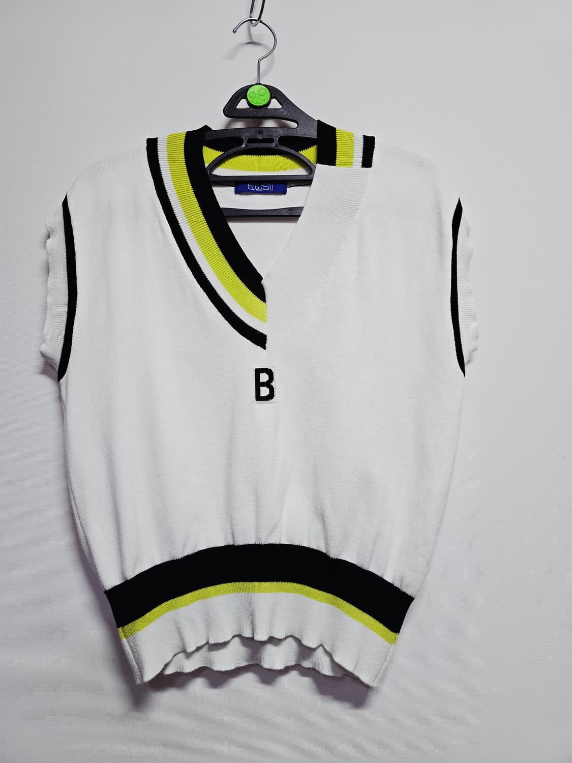 에고이스트 화이트 V넥 니트 조끼 상품이미지1