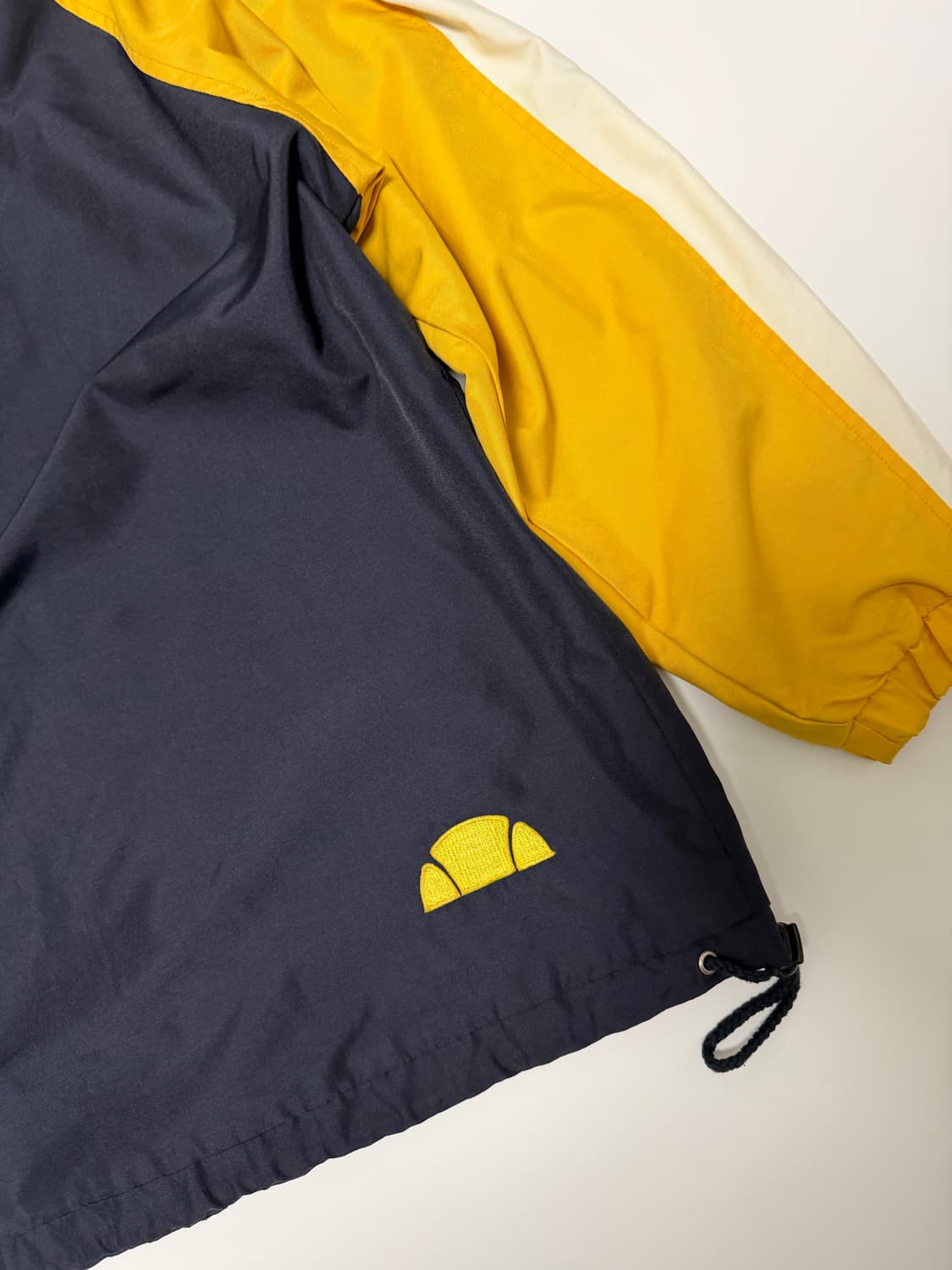 엘레쎄 올드스쿨 바람막이 상품이미지3