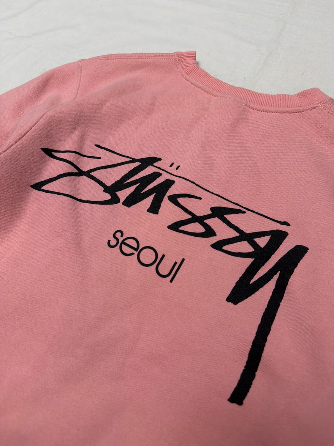 스투시 서울 한정 스탁로고 맨투맨 스웻셔츠 핑크 상품이미지2