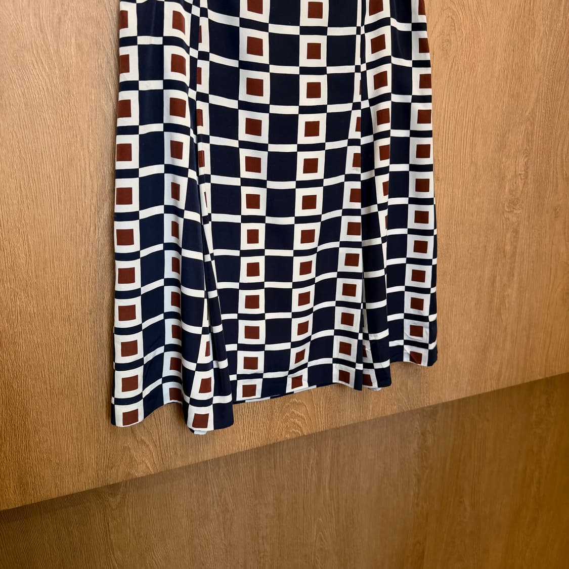 꾸레쥬 미디 스커트 기하학 패턴 허리 패널 디테일 네이비 상품이미지9