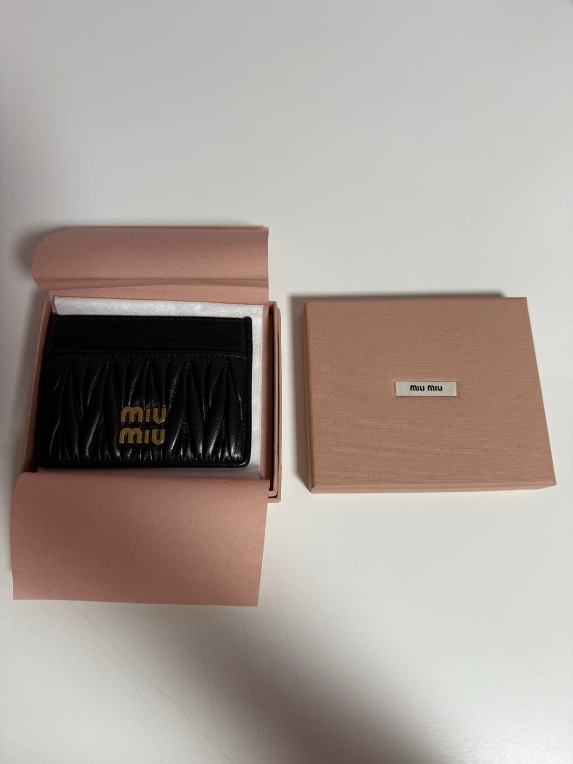 미우미우 마테라쎄 나파 가죽홀더 카드지갑 블랙 판매  상품이미지1