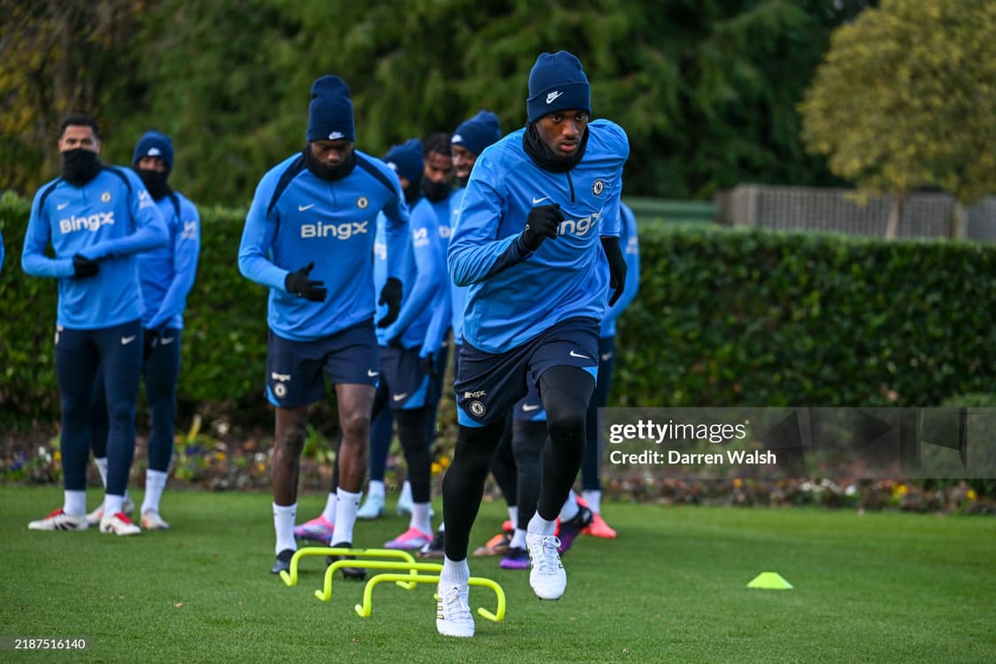 2425 나이키 첼시 전반기 스톰핏 쉴드탑 트레이닝 상품이미지4