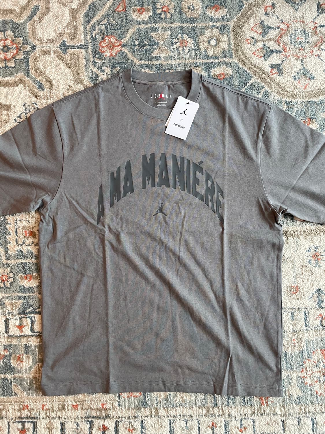 조던 x 아마 마니에르  플랫 퓨터 반팔티 (새제품. L .105) 상품이미지1