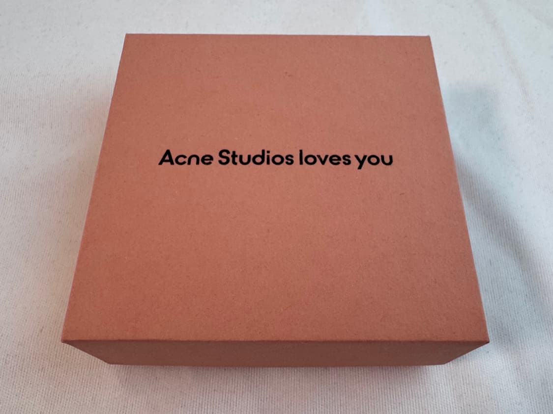 아크네스튜디오 vic 키체인 상품이미지1