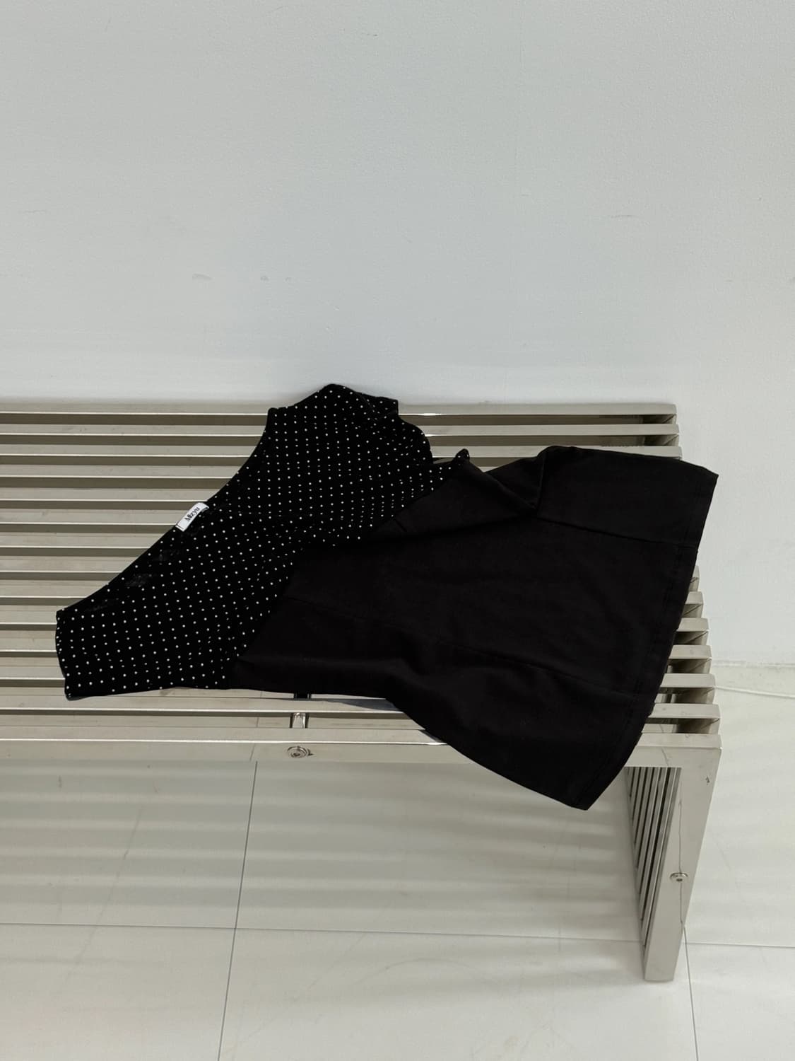 미즈유 mizyu 도트 오프숄더 티 DOT OFF SHOULDER 상품이미지3