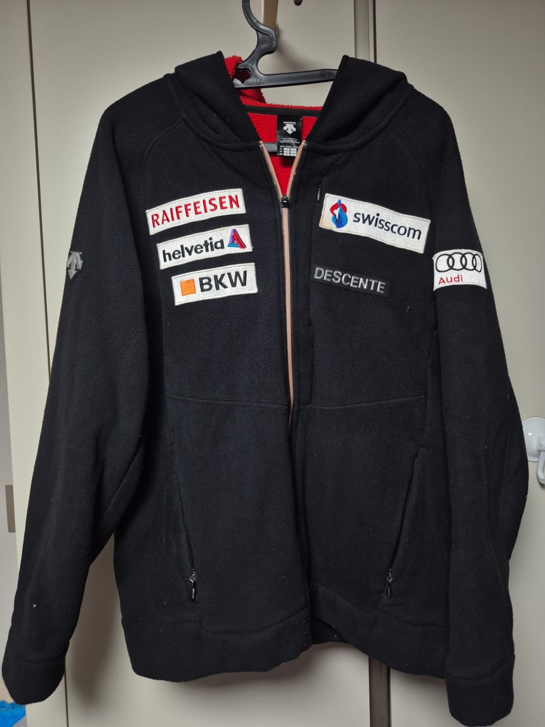 데상트 정품 스위스 스키팀 아우디 후드집업 105사이즈 팝니다 상품이미지1