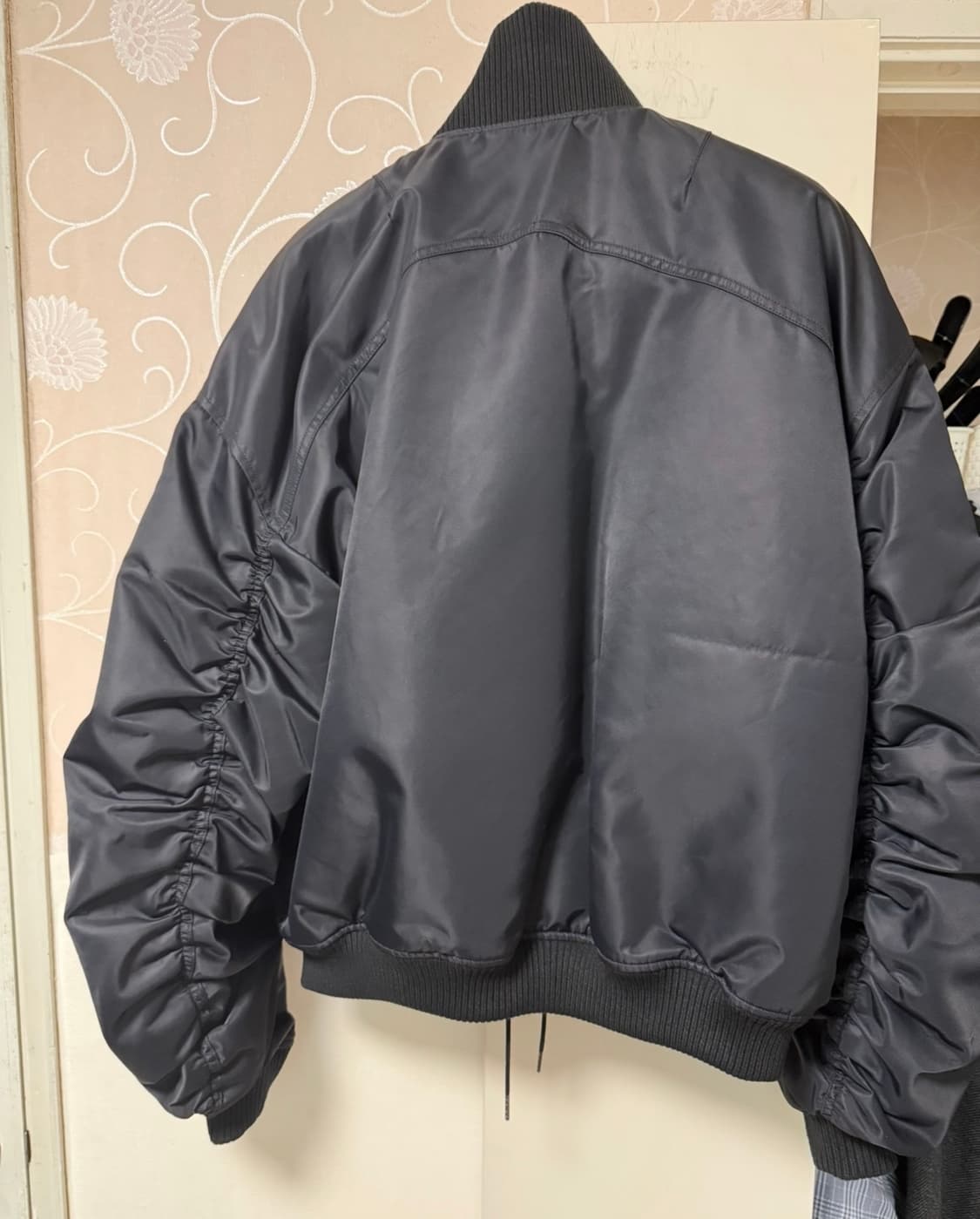 stu 오버핏 블랙 봄버 팝니다 상품이미지5