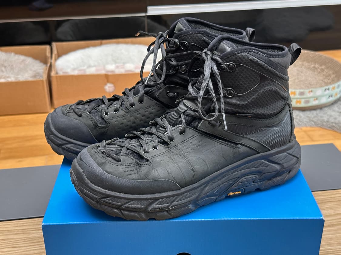 hoka 토르 울트라 하이 BLK 상품이미지2