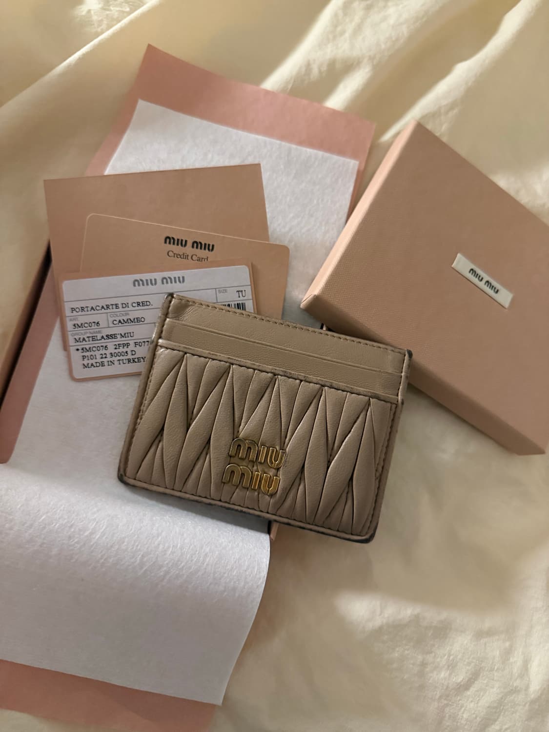 미우미우 마테라세 카드지갑 카메오 상품이미지1