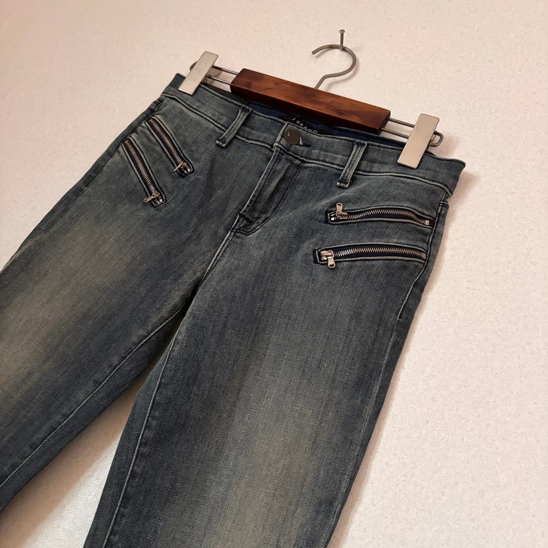 새제품 J 브랜드 지퍼 스키니진 25 슬림 데님 미국 수입 정품 상품이미지4