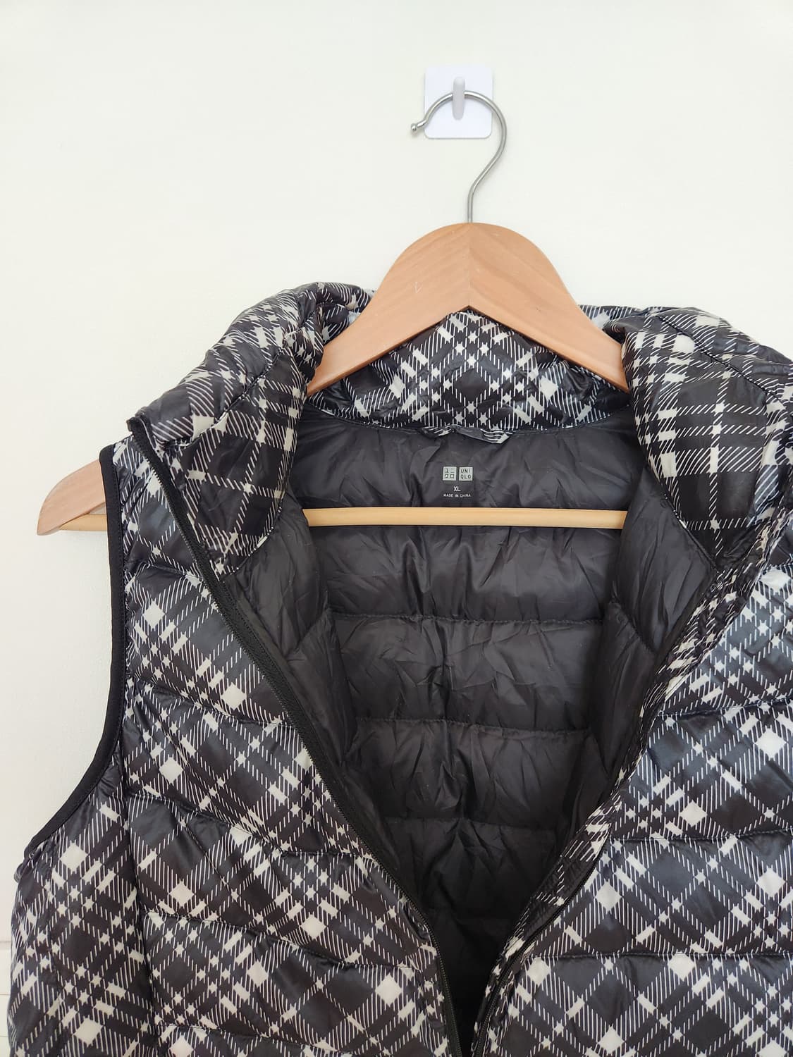 여자 유니클로 경량패딩조끼 XL 상품이미지3