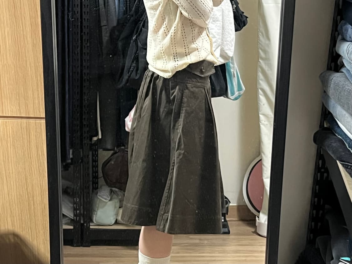 모리걸 플레어 핀턱 미디스커트 카키 상품이미지4