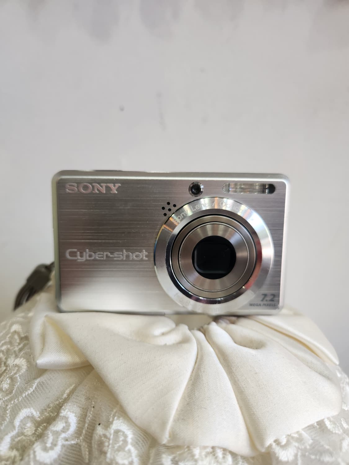 소니 사이버샷 dsc s750 디지털카메라

 상품이미지1