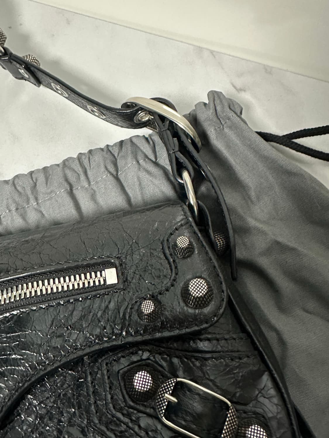 [S급 정품] 발렌시아가 르카골 슬링백 스몰 블랙 상품이미지3