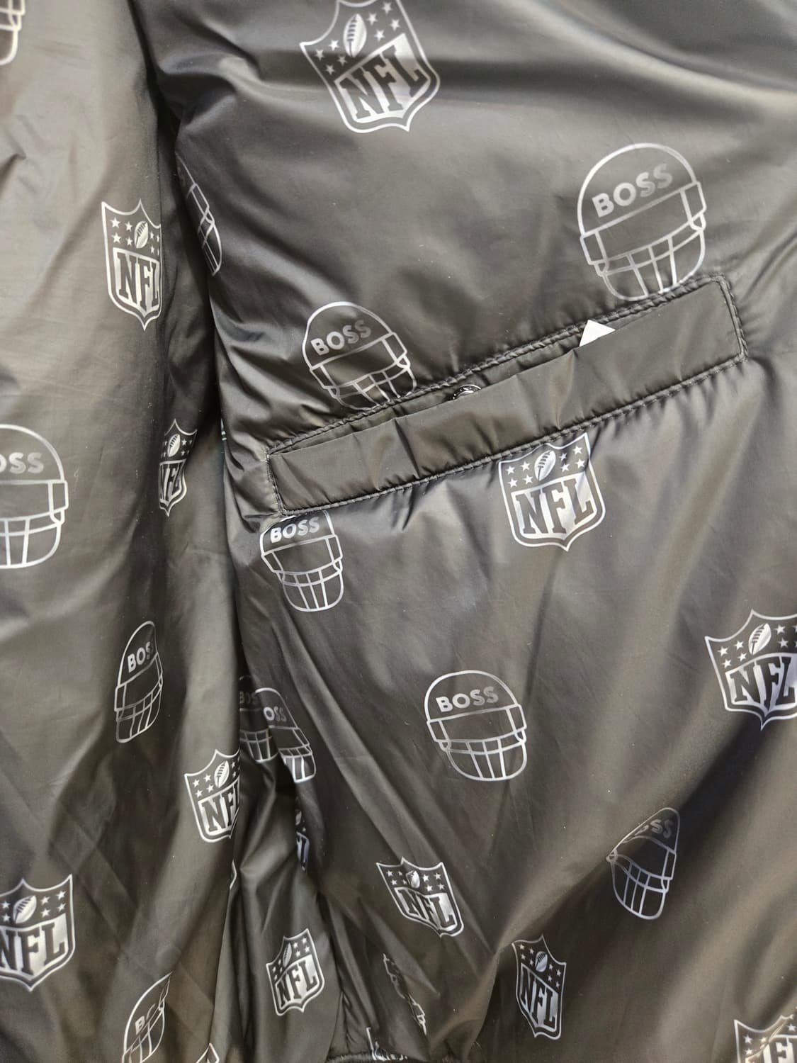 ​BOSS NFL 슈퍼볼 LVIII 한정판 블랙 봄버/패딩 자켓 상품이미지5