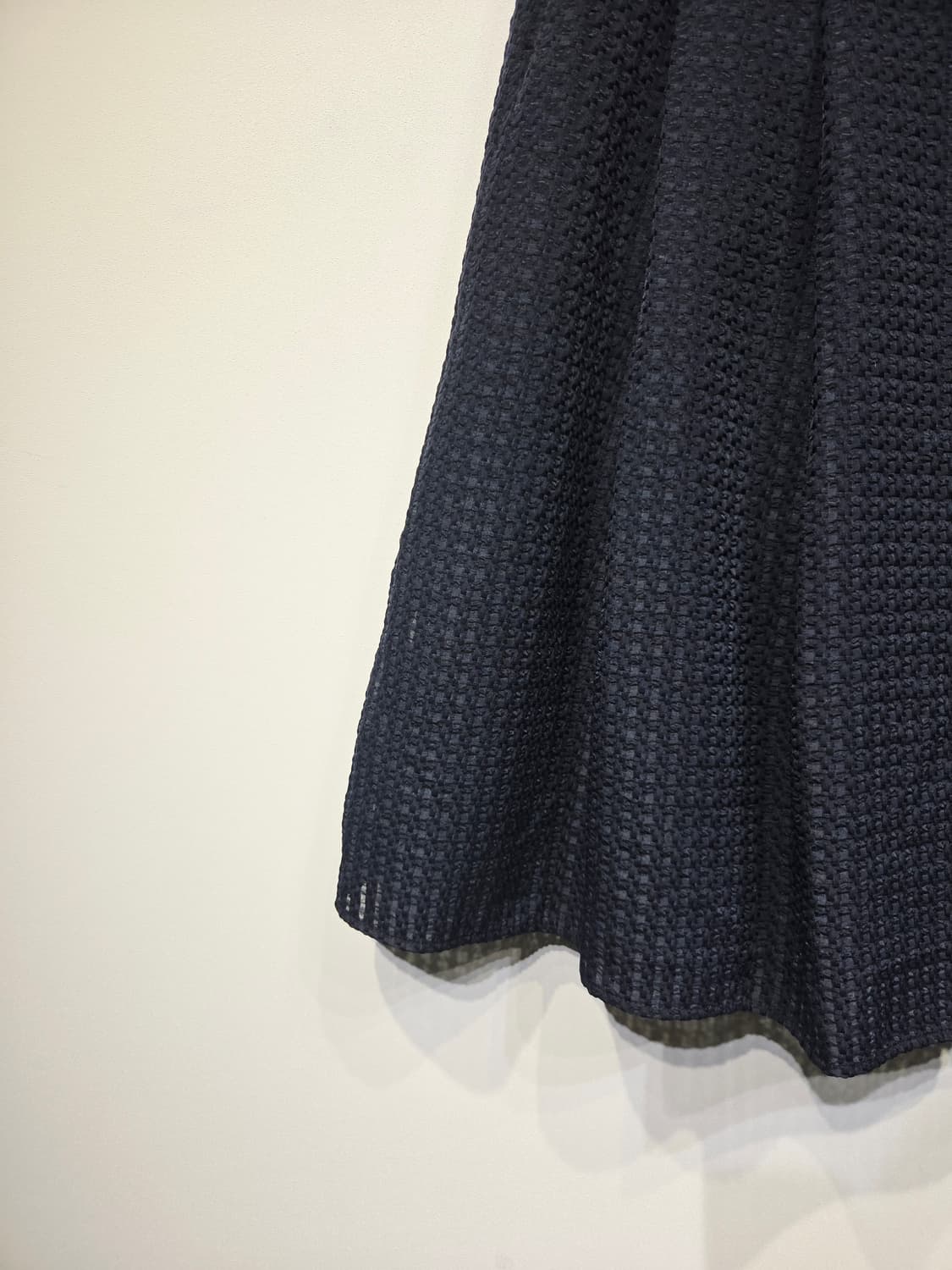 KARL LAGERFELD 칼라거펠트 파리 텍스처 플레어 스커트 상품이미지4