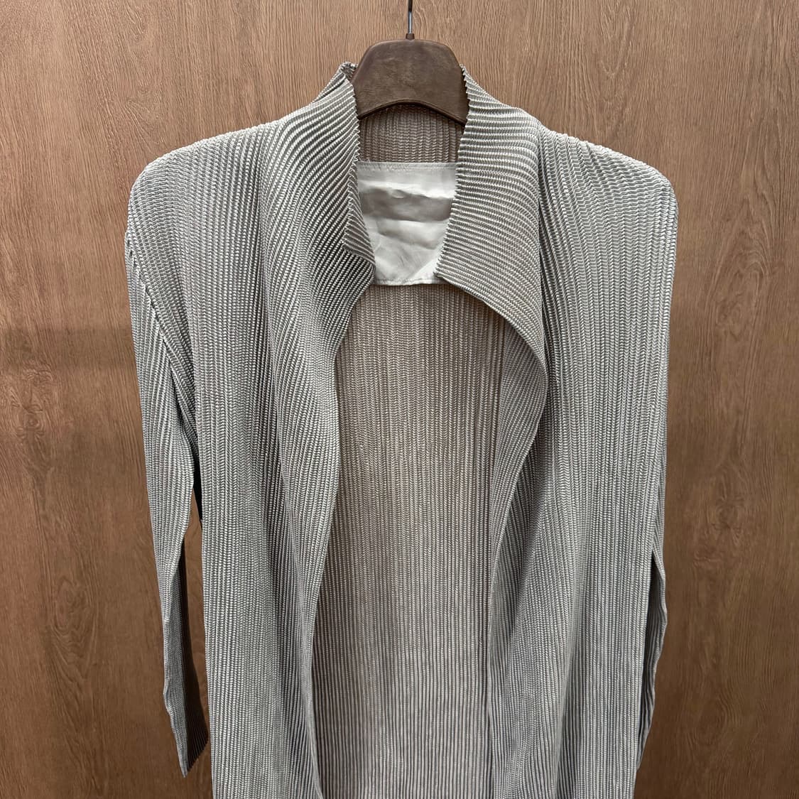 스피치오 롱 가디건 세로 플리츠 오픈형 드레이프 실루엣 디테일 베이지 상품이미지4