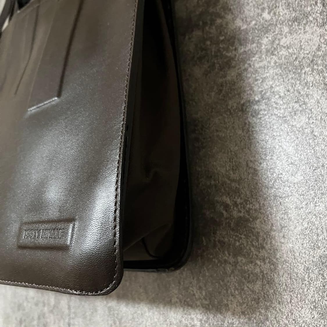 이세이미야케 소가죽 유니섹스 토트백 상품이미지5