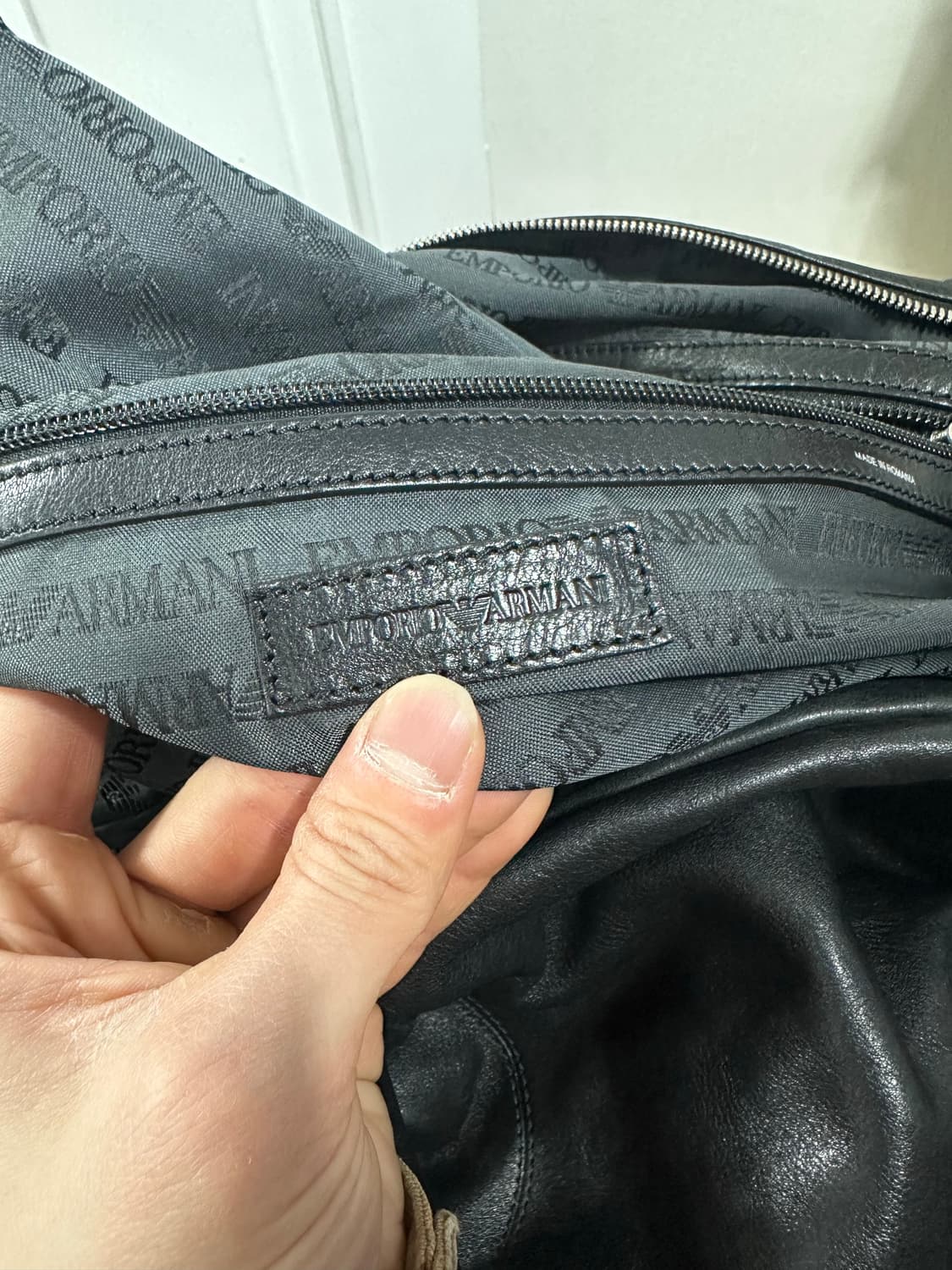 엠포리오 아르마니 카프스킨 레더 토트백 상품이미지5