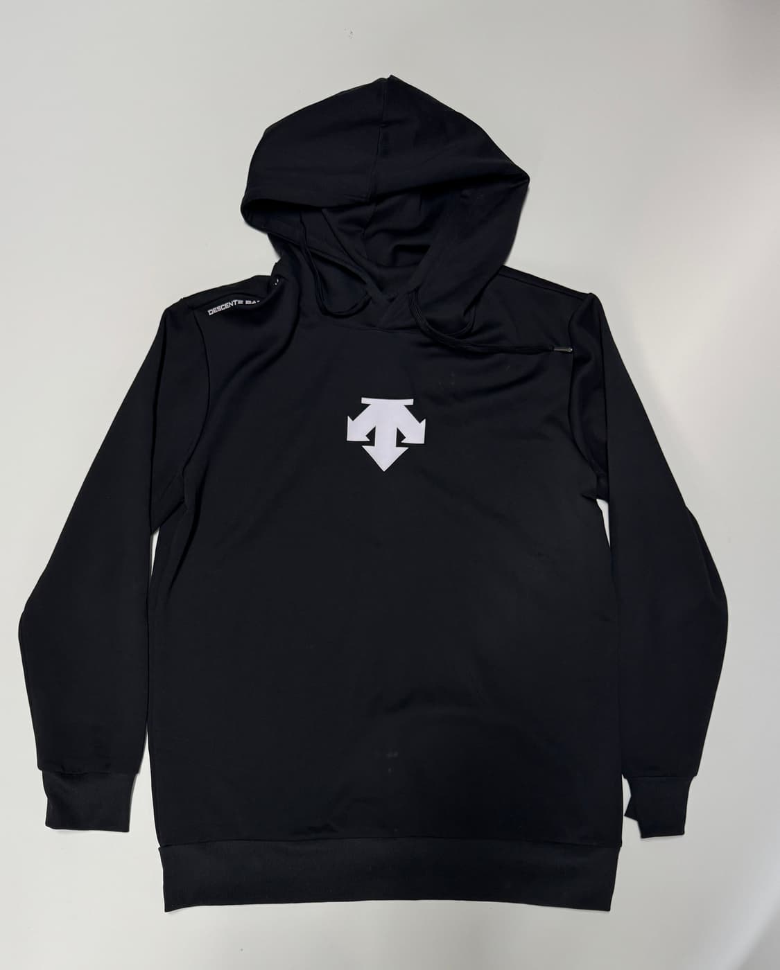 데상트 빅 로고 기능성 트레이닝 후드티 L 블랙 상품이미지1