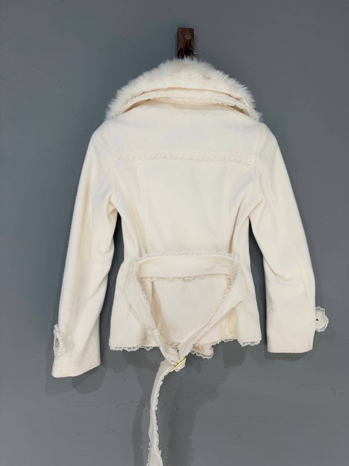 트랄라라 tralala 히메갸루 화이트 퍼 벨트 코트 상품이미지8