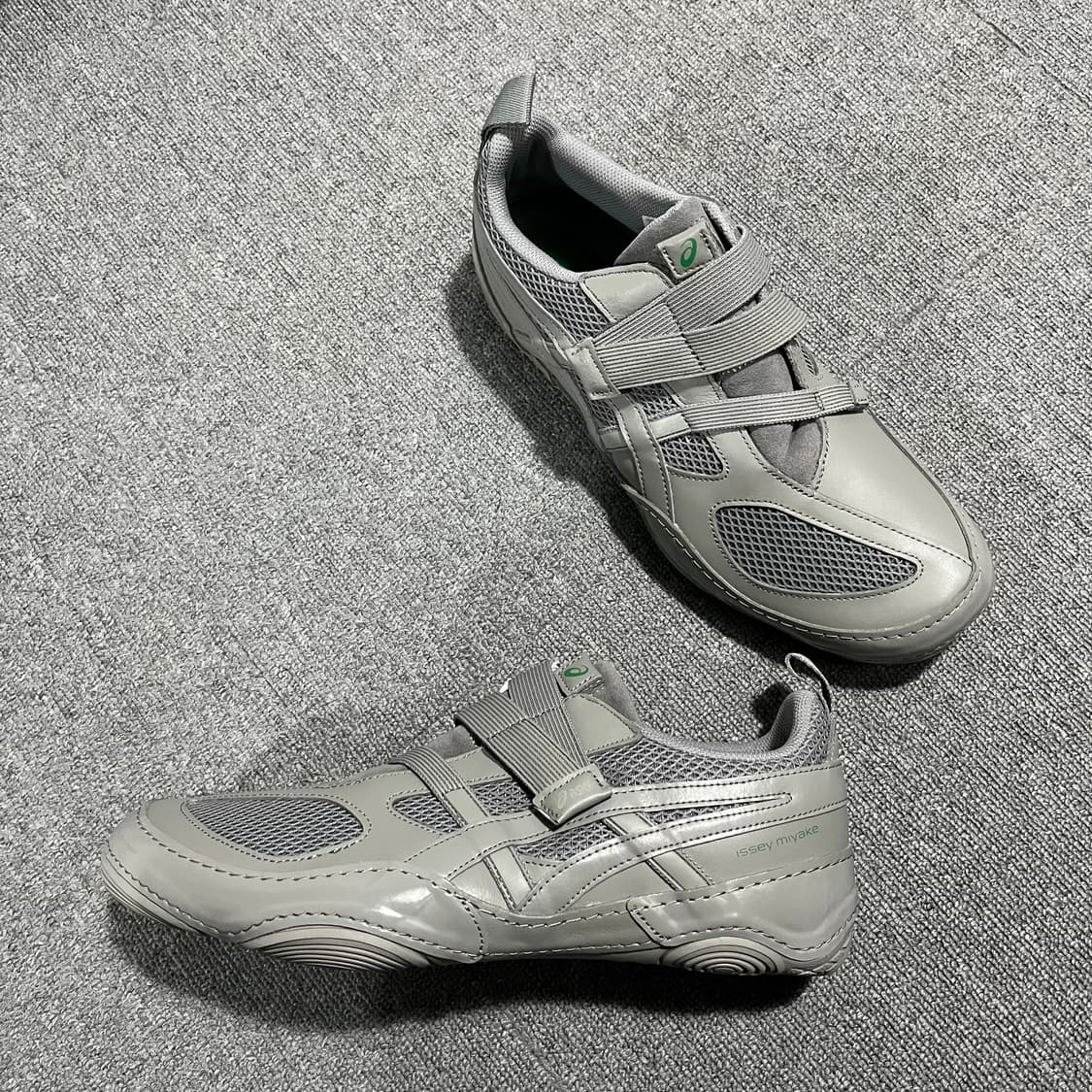 아식스 x 이세이미야케 하이퍼테이핑 그레이 상품이미지1