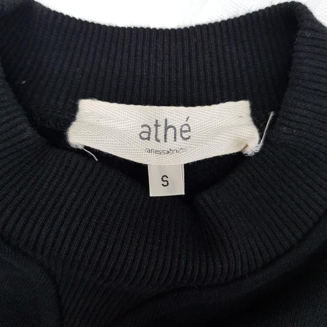 아떼바네사브루노 2022 로고 자수 크롭  맨투맨 S사이즈 상품이미지6