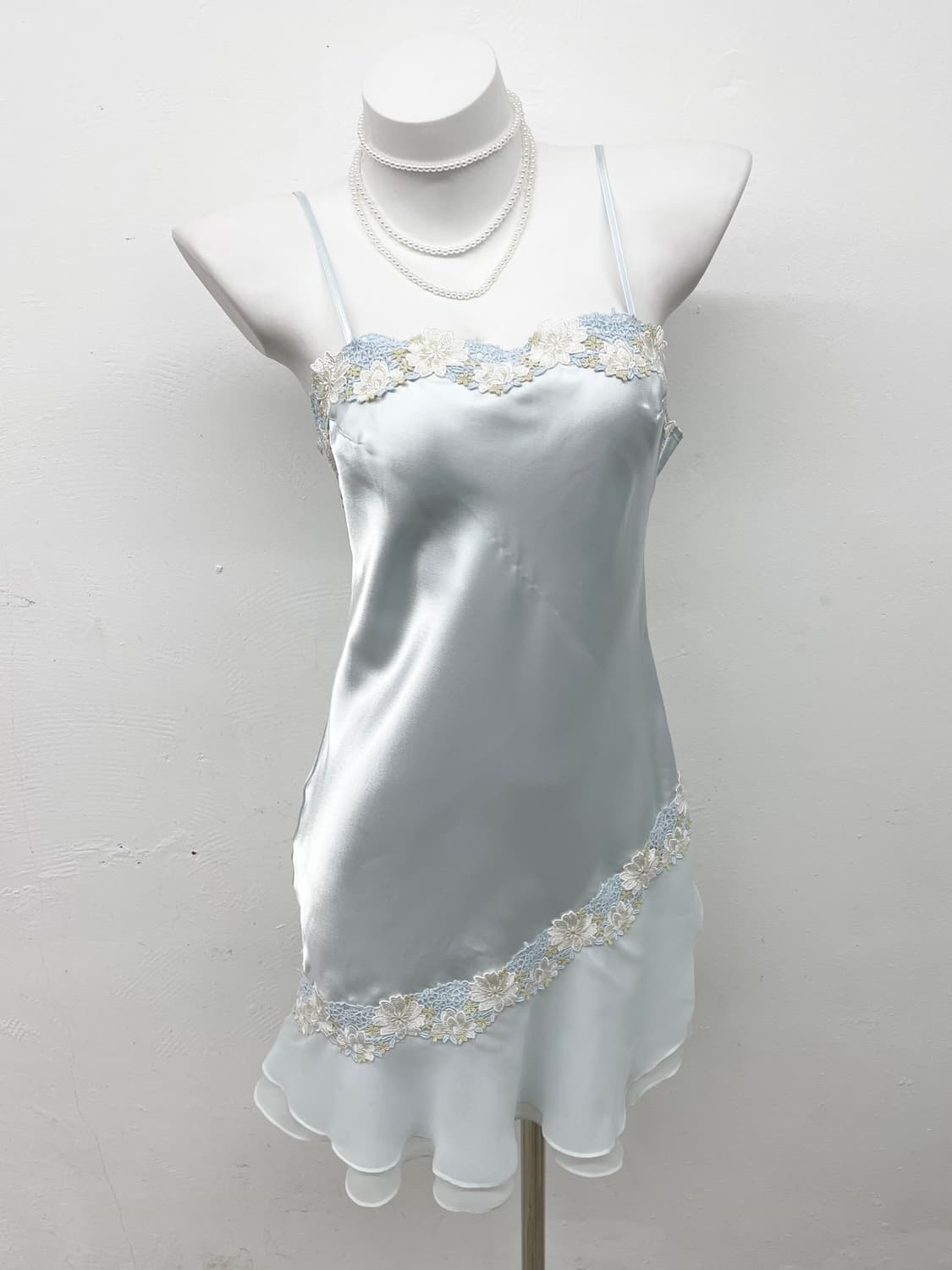 페어리 새틴 프릴 슬립 상품이미지1