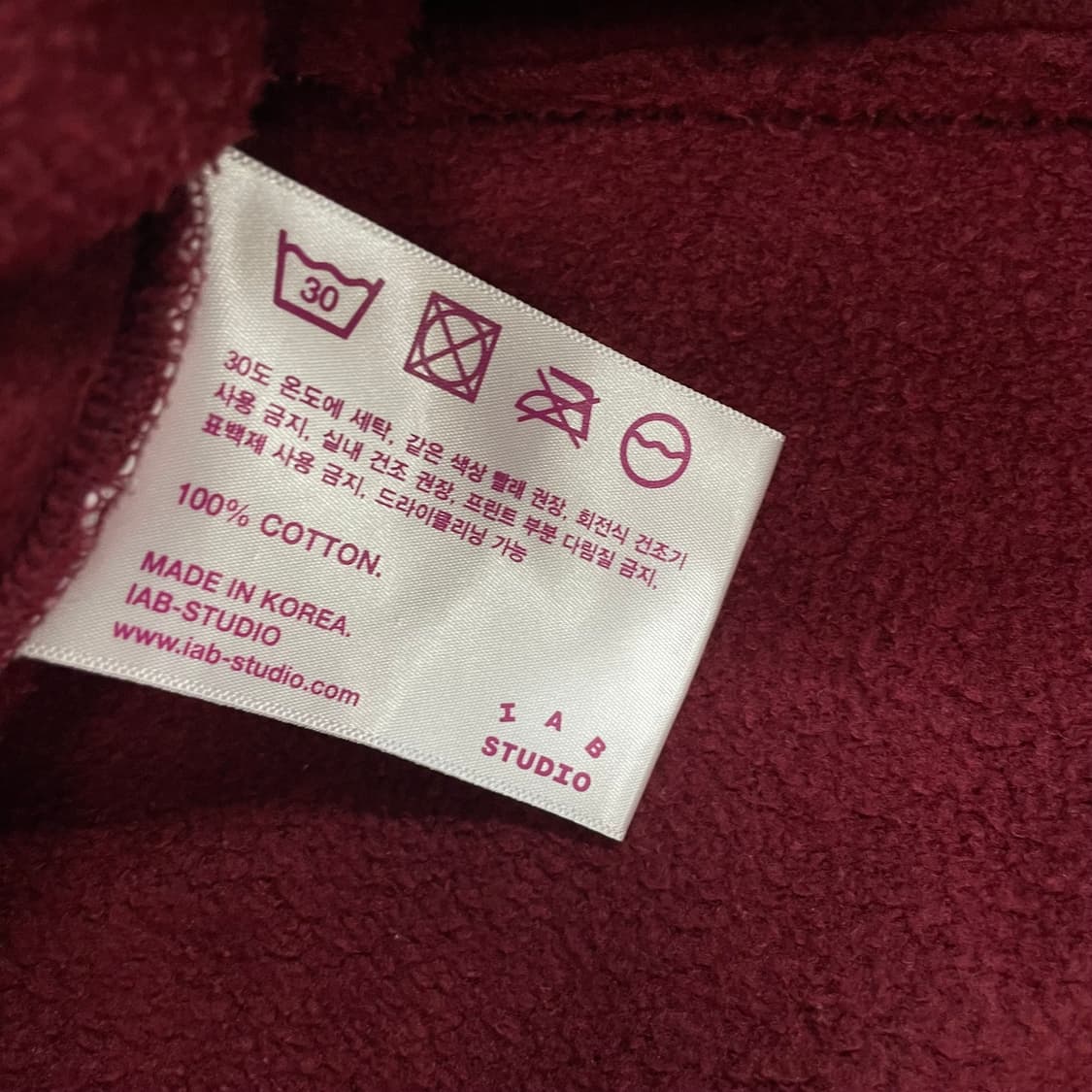 아이앱스튜디오 스펠 로고 코튼 하프집업 마룬 상품이미지7