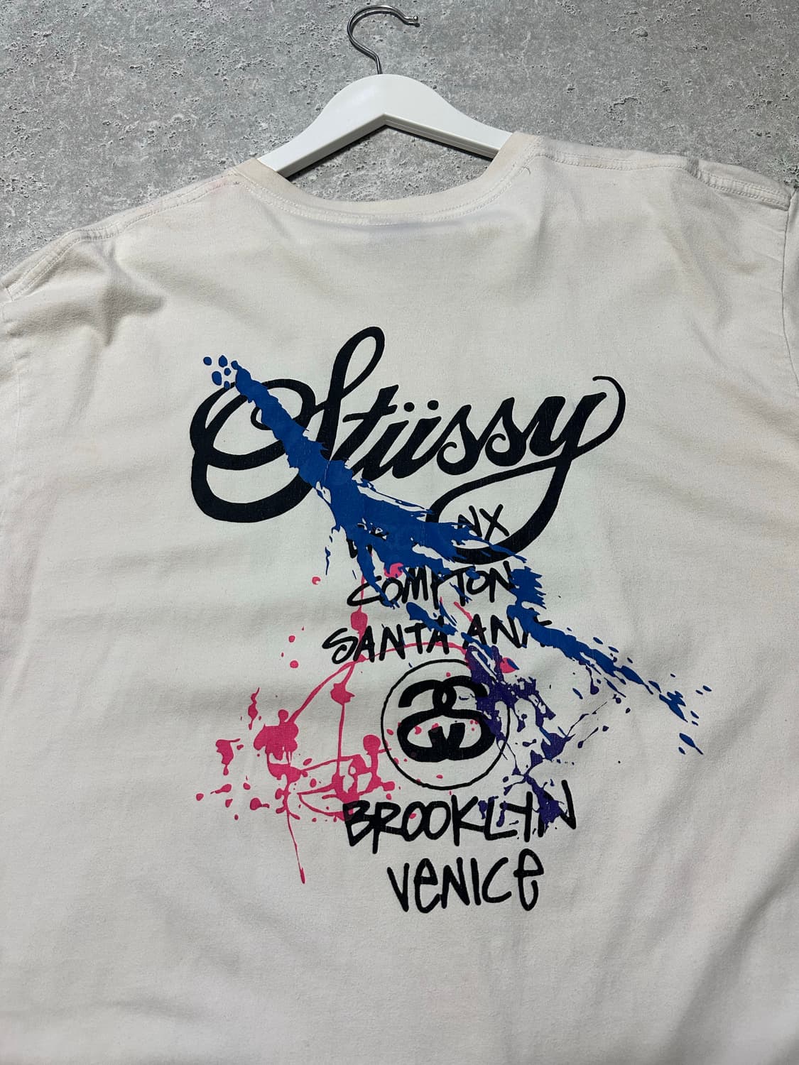 스투시 페인팅 월드투어 화이트 반팔티 상품이미지4