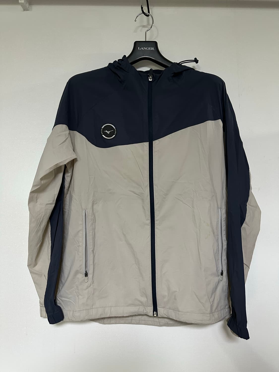 미즈노 바람막이 후드 자켓 베이지 네이비 상품이미지1