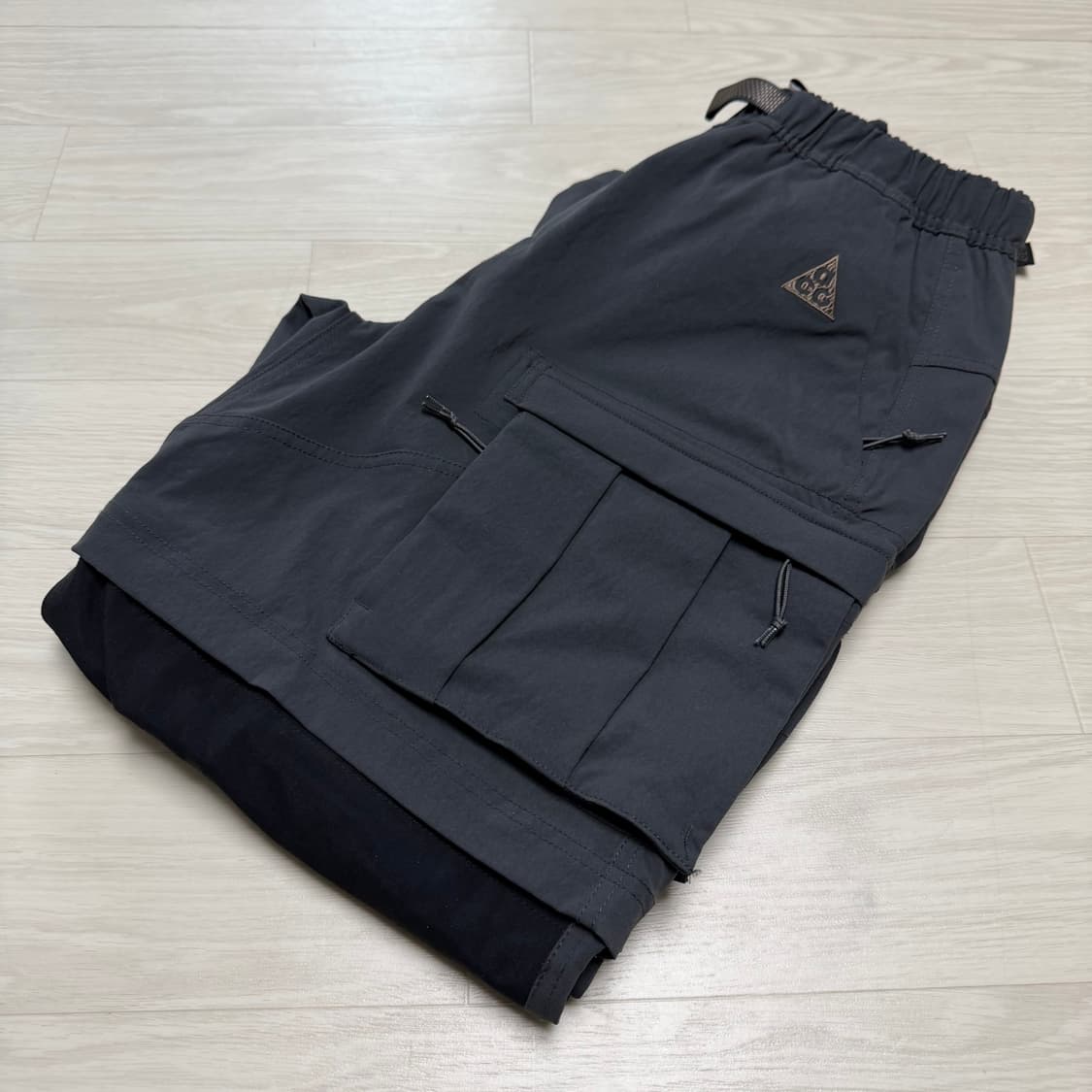 나이키 ACG 스미스 서밋 카고팬츠  다크스모키 그레이 L사이즈 팝니다 상품이미지1