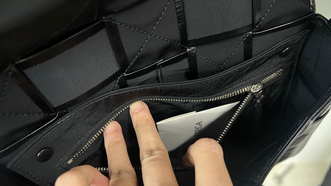 보테가 다니엘) 인트레치아토 블랙 크로스 백 상품이미지5