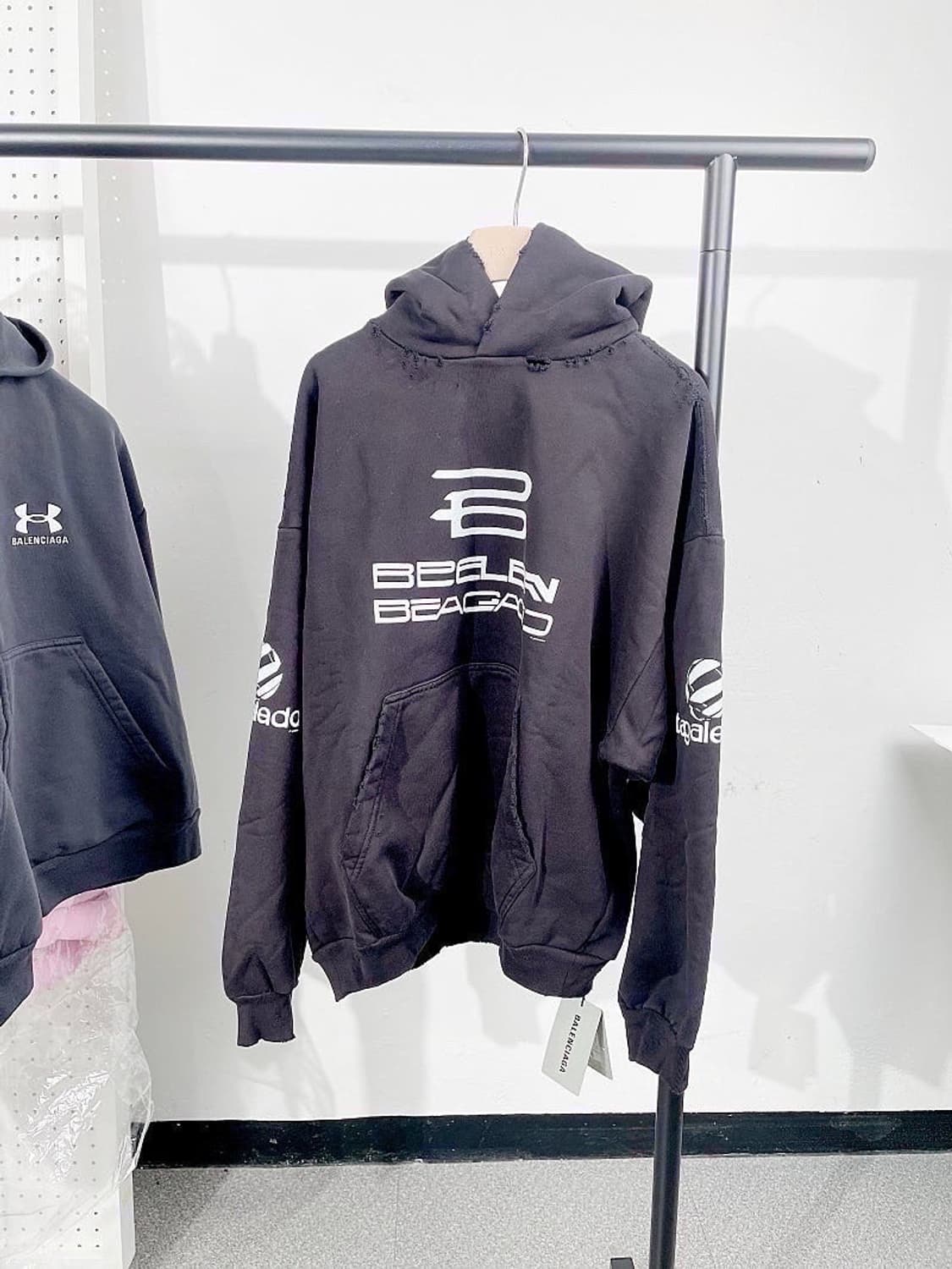 (정품/새상품) 발렌시아가 남성 블랙 제너레이티드 후드 상품이미지1