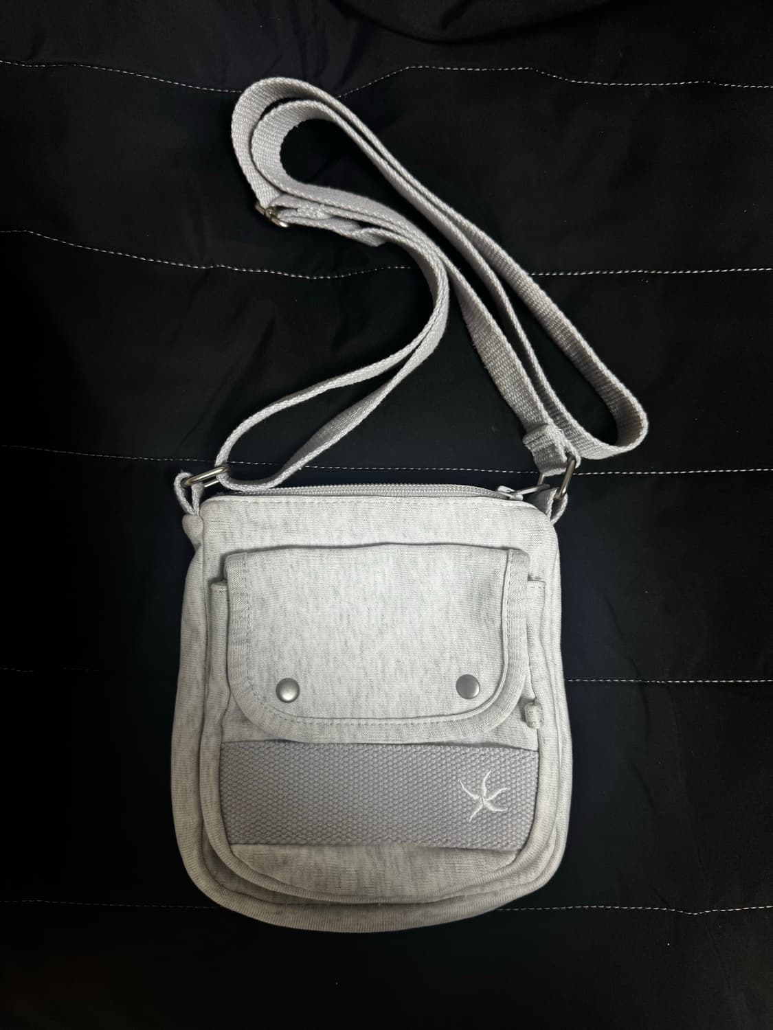 더콜디스트모먼트 미니크로스백 상품이미지1