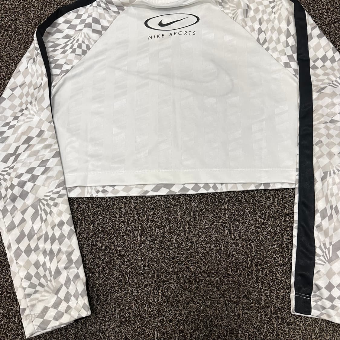 NIKE 나이키 스우시 여성 크롭 긴팔티셔츠 L 상품이미지7
