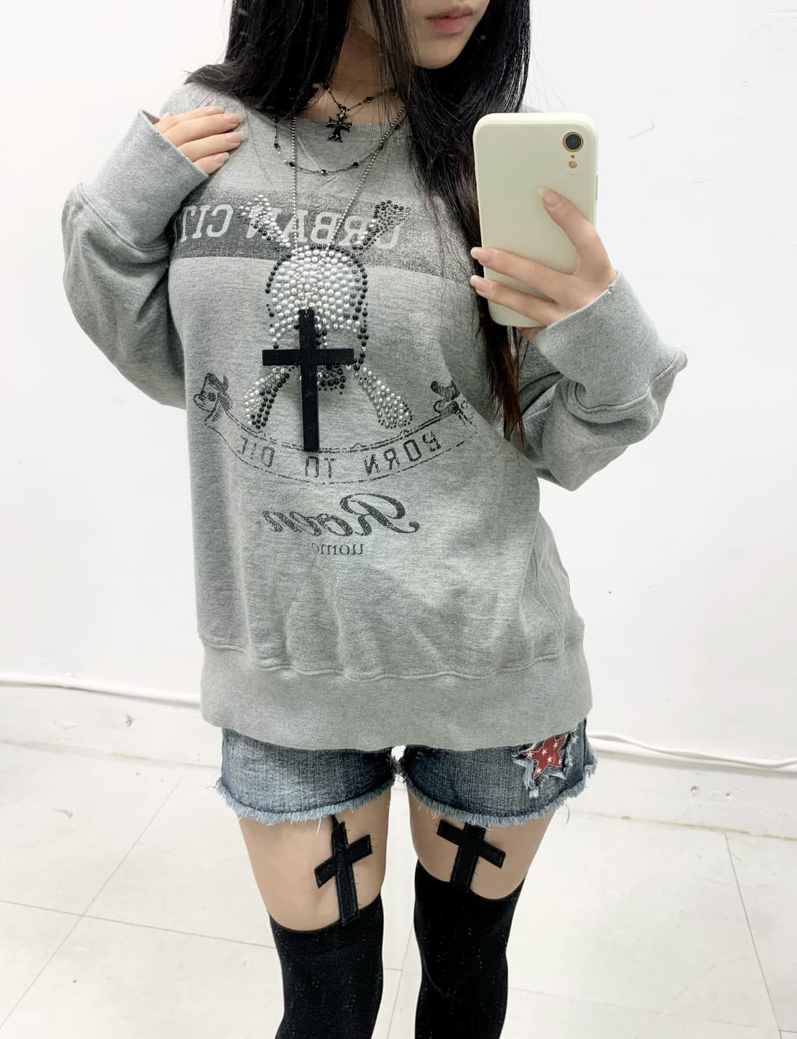 [ROEN] 로엔 스터드 해골 맨투맨 롱슬리브 상품이미지4