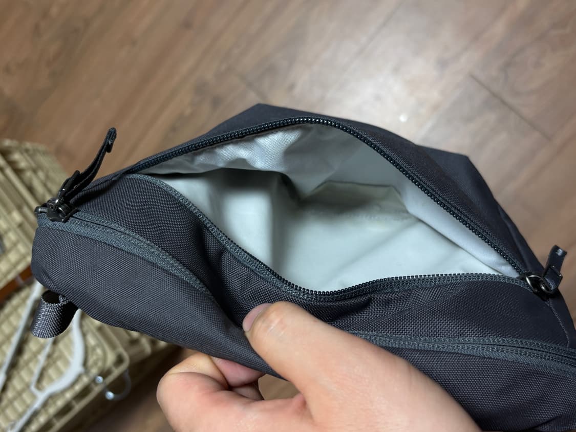 아크테릭스 크로스백 상품이미지3