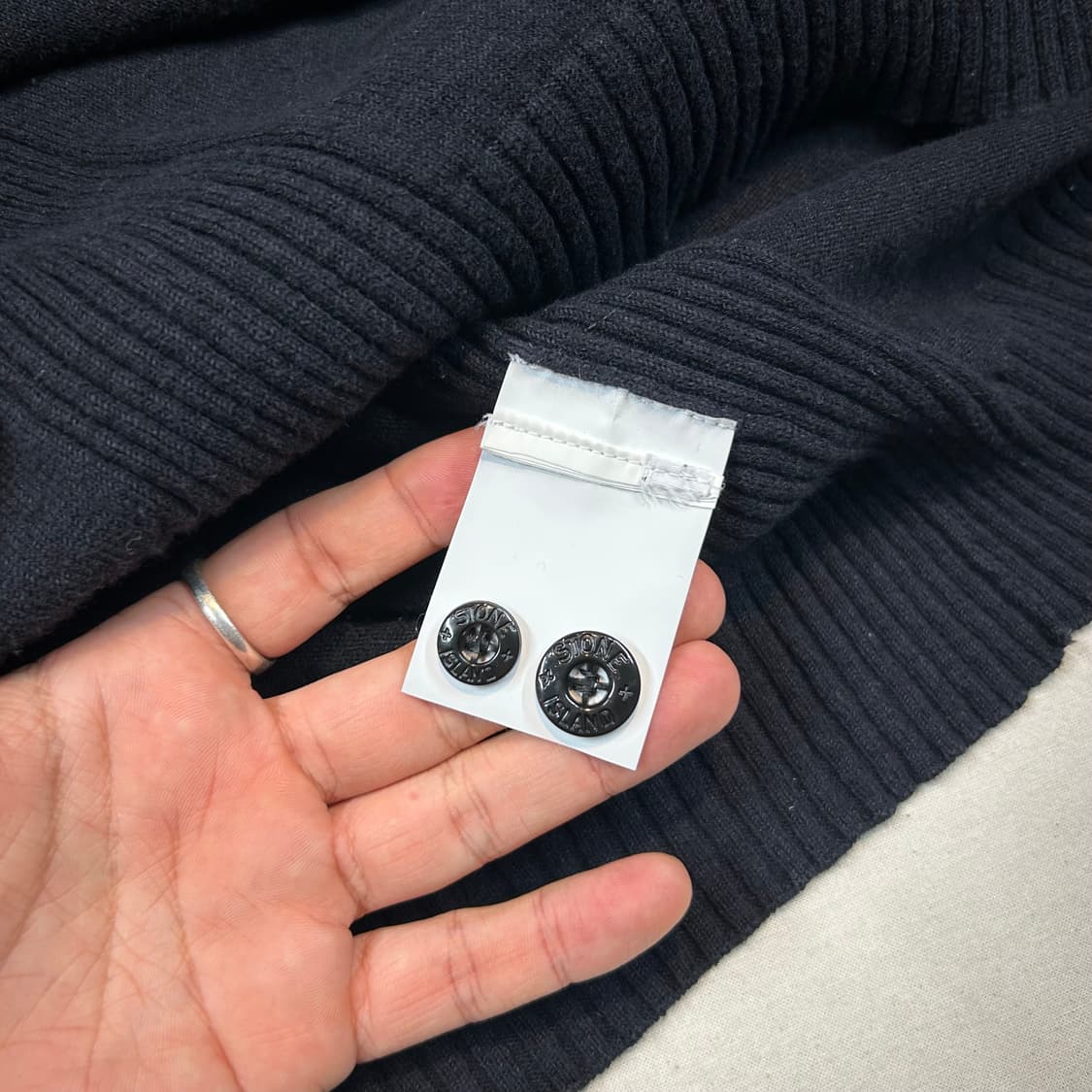 여S) 스톤아일랜드 주니어 블랙 와펜 가디건 정품 상품이미지8