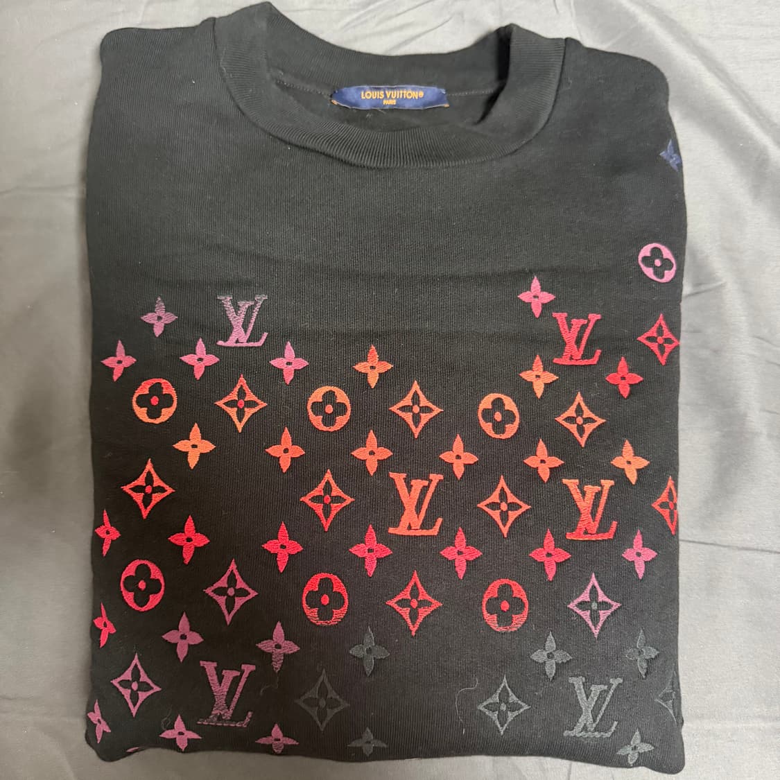 [새상품급.정품] 루이비통 엠브로이더드 그라디언트 자수 모노그램 맨투맨  상품이미지3