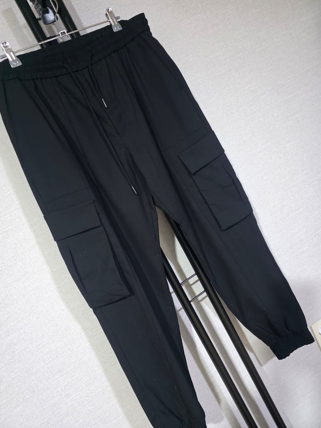 준지 드로스트링 카고 팬츠 블랙 48 (34) 상품이미지4