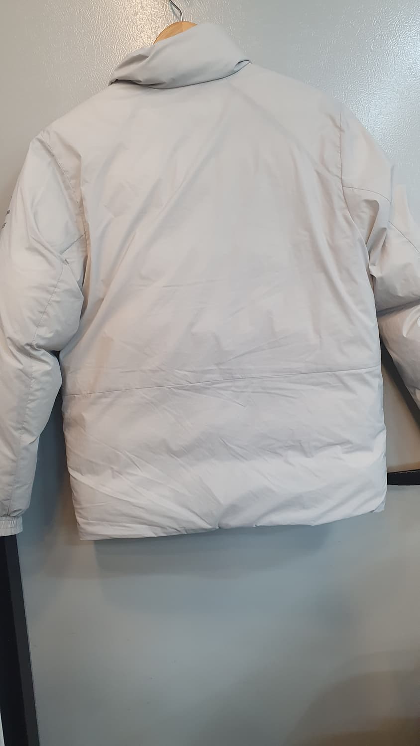 블랙야크 올드제로다운패딩90
몇번입지않아상태좋음 상품이미지3