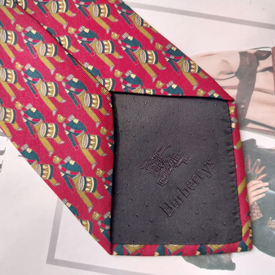 버버리 실크 영국군악대 모티브 넥타이 9cm A+~A등급 k2043
 상품이미지7